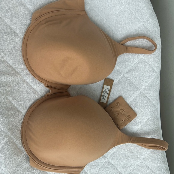Skims Bra (NWT) - Picture 1 of 4